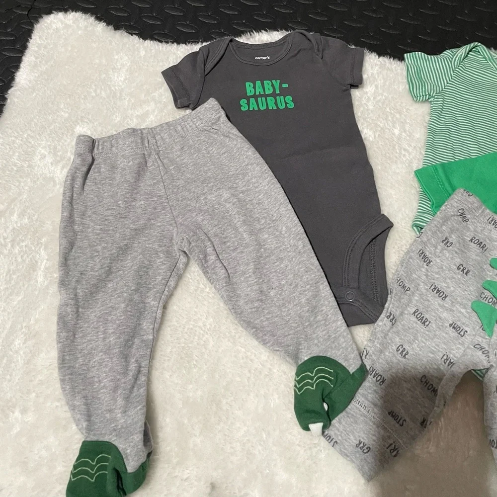 Carter’s baby dinosaur pants and‎ onesie bundle size 3 month